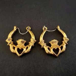 Avon heart and hands gold earrings